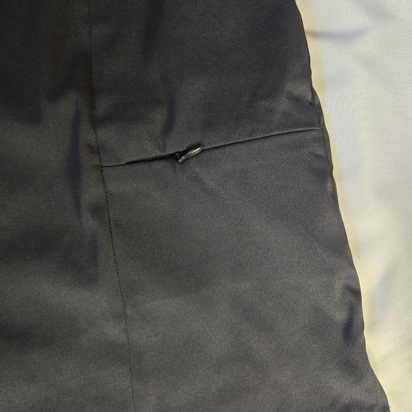 Greg Norman Black Golf Skort – Size 12, Adjustable Comfort Waist, Slash Pockets - Picture 2 of 8